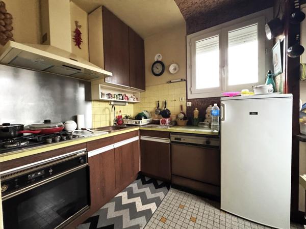 Maison des années 60 avec jardin et double garage