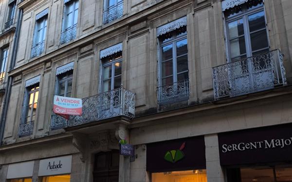 Appartement à vendre    4 pièces • 141 m2 Nîmes