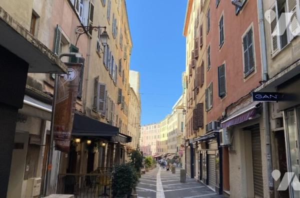 Joli petit appartement (entièrement meublé) T2 de 45,75m2 habitables (rue Fesch) à AJACCIO, en Corse