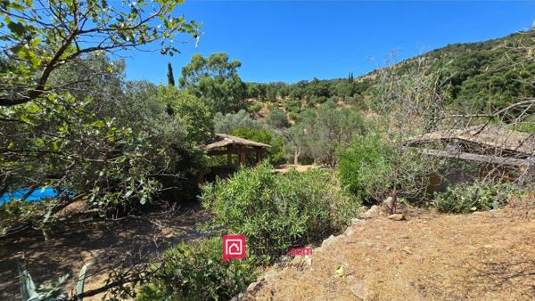 Au coeur du Golf de St Tropez - maison provençale 110m2; avec piscine sur 4400 m2 - 690.000