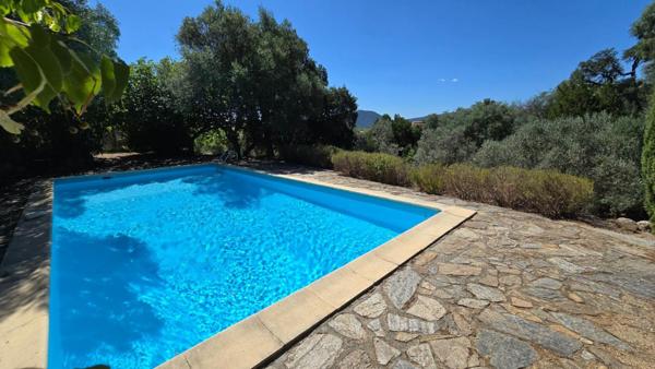 Au coeur du Golf de St Tropez - maison provençale 110m2; avec piscine sur 4400 m2 - 690.000