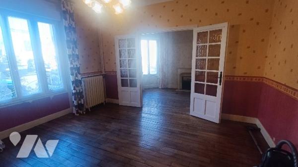 Au centre de Villeneuve-la-Guyard, jolie maison de ville de 5 pièces à rafraichir, 113 m² habitable,