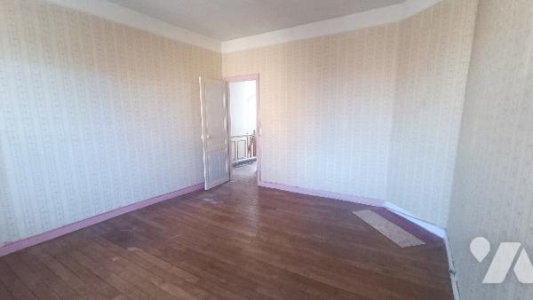 Au centre de Villeneuve-la-Guyard, jolie maison de ville de 5 pièces à rafraichir, 113 m² habitable,