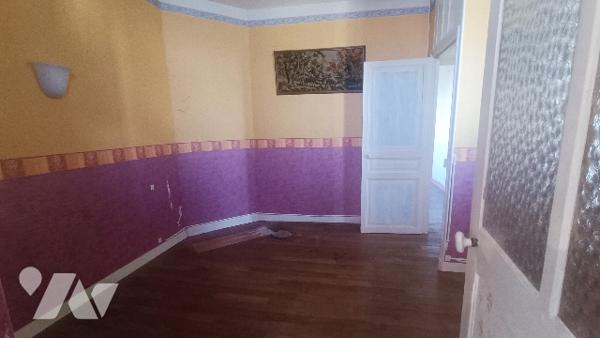 Au centre de Villeneuve-la-Guyard, jolie maison de ville de 5 pièces à rafraichir, 113 m² habitable,