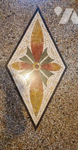 Au centre de Villeneuve-la-Guyard, jolie maison de ville de 5 pièces à rafraichir, 113 m² habitable,