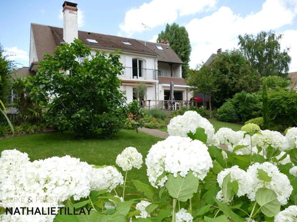 OLIVET bord du Loiret, a vendre, jolie maison de 243 m², jardin paysagé et arboré, parcelle de 1 123,00 m²