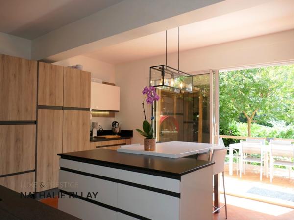 OLIVET bord du Loiret, a vendre, jolie maison de 243 m², jardin paysagé et arboré, parcelle de 1 123,00 m²