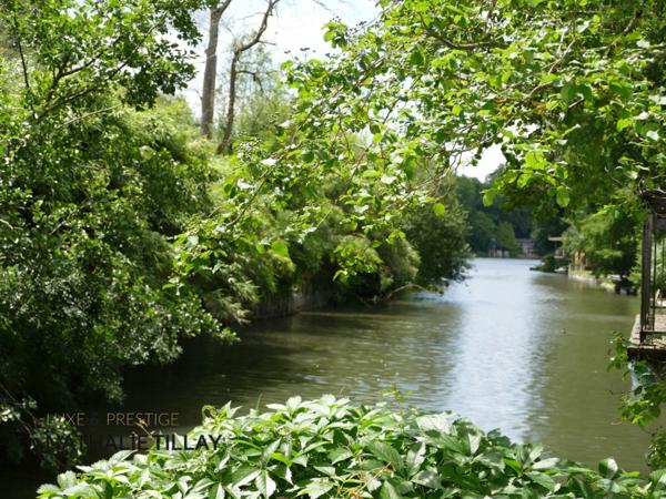 OLIVET bord du Loiret, a vendre, jolie maison de 243 m², jardin paysagé et arboré, parcelle de 1 123,00 m²