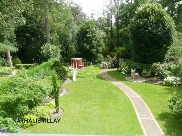 OLIVET bord du Loiret, a vendre, jolie maison de 243 m², jardin paysagé et arboré, parcelle de 1 123,00 m²