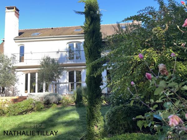 OLIVET bord du Loiret, a vendre, jolie maison de 243 m², jardin paysagé et arboré, parcelle de 1 123,00 m²