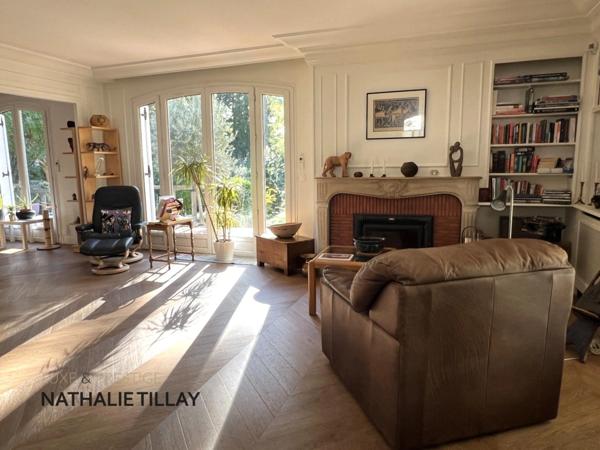 OLIVET bord du Loiret, a vendre, jolie maison de 243 m², jardin paysagé et arboré, parcelle de 1 123,00 m²