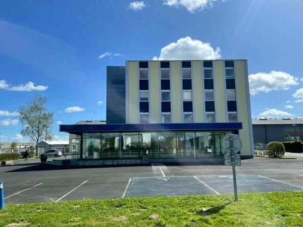 À VENDRE – IMMEUBLE DE BUREAUX DE 960 M² – FORTE VISIBILITÉ SUR AXE TRÈS PASSANT – NORD LA ROCHE-SUR-YON
