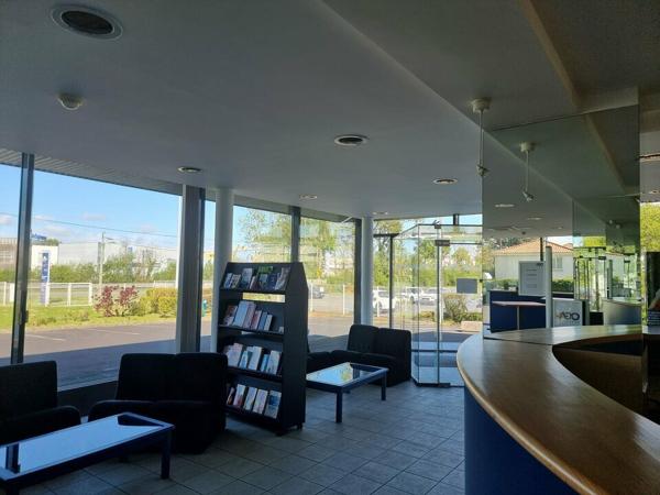 À VENDRE – IMMEUBLE DE BUREAUX DE 960 M² – FORTE VISIBILITÉ SUR AXE TRÈS PASSANT – NORD LA ROCHE-SUR-YON