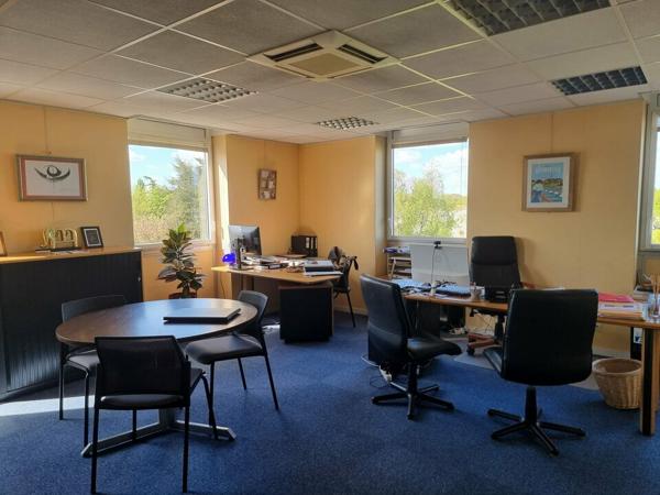 À VENDRE – IMMEUBLE DE BUREAUX DE 960 M² – FORTE VISIBILITÉ SUR AXE TRÈS PASSANT – NORD LA ROCHE-SUR-YON