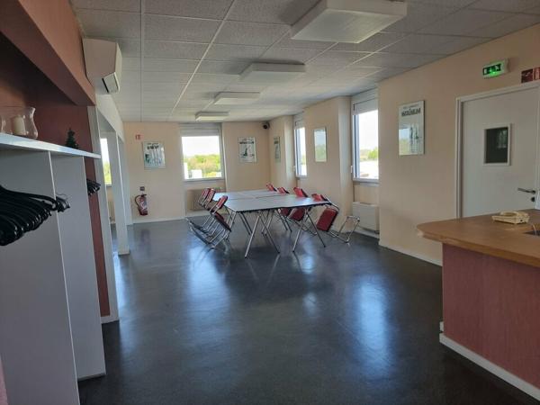 À VENDRE – IMMEUBLE DE BUREAUX DE 960 M² – FORTE VISIBILITÉ SUR AXE TRÈS PASSANT – NORD LA ROCHE-SUR-YON