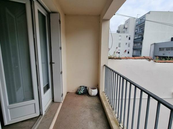 À LOUER – BUREAU LUMINEUX AVEC ESPACES PARTAGÉS – IDÉAL PROFESSIONS LIBÉRALES – DISPONIBLE PROCHAINEMENT