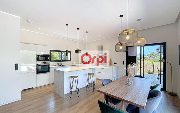 Maison à vendre    4 pièces •  Figari