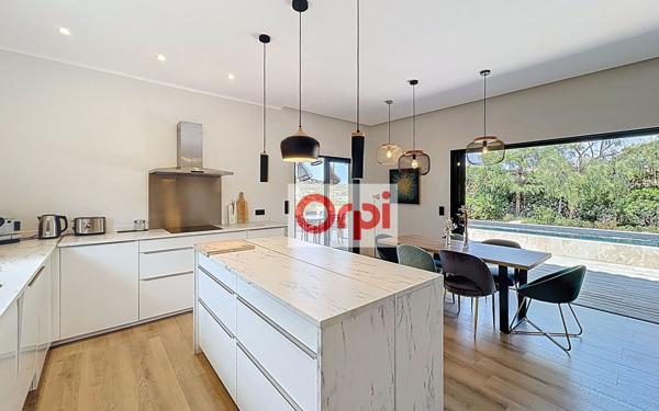 Maison à vendre    4 pièces •  Figari