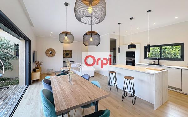 Maison à vendre    4 pièces •  Figari