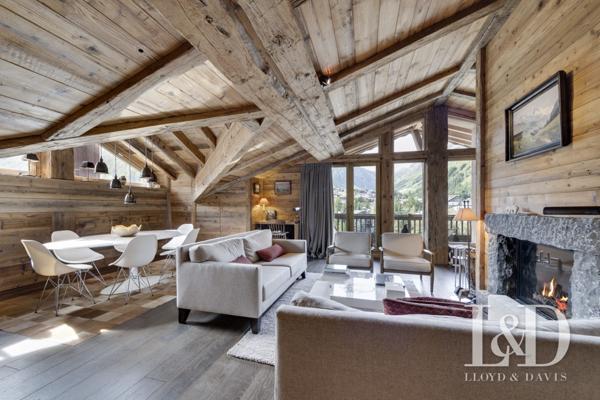 "Rare ! Dernier étage au cœur du village avec vue panoramique sur Bellevarde"