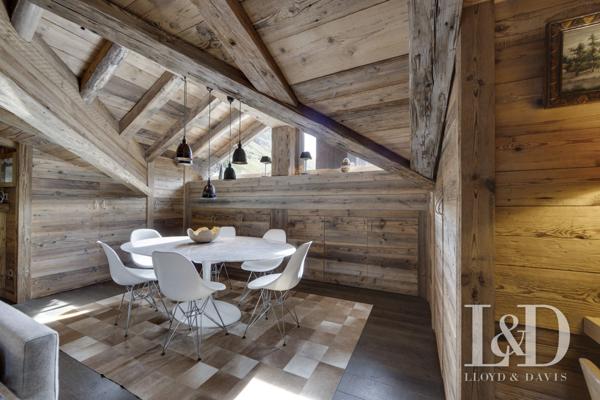 "Rare ! Dernier étage au cœur du village avec vue panoramique sur Bellevarde"