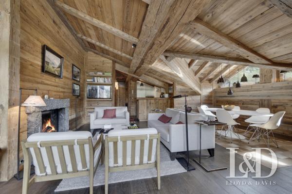 "Rare ! Dernier étage au cœur du village avec vue panoramique sur Bellevarde"