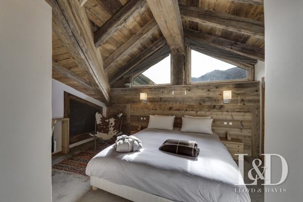 "Rare ! Dernier étage au cœur du village avec vue panoramique sur Bellevarde"