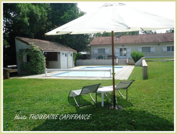 Dpt Deux Sèvres (79), à vendre cette propriété à seulement 4 minutes de Beauvoir maison P8