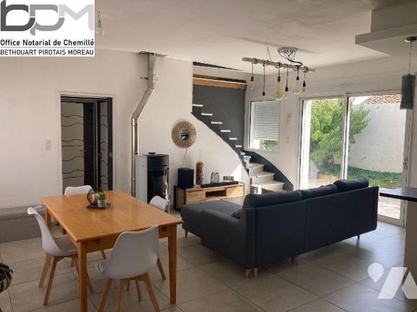 À proximité de Maulévrier ? Maison de charme de 85 m² au c?ur du village des Cerqueux. Venez dé...