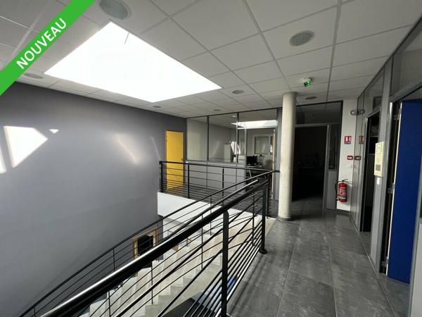 Immeuble de bureaux récent à vendre à Beaumont-les-Valence Zone de Clairac, grand parking