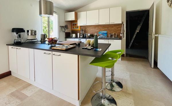 Maison
         5 pièces
        - 134 m² 395 200 € *