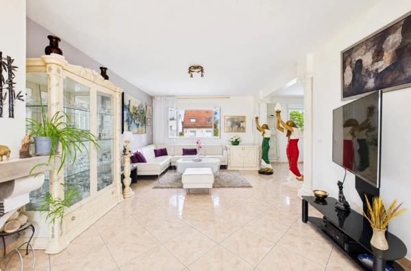 Maison à vendre 10 pièces avec piscine a MONTFERMEIL (93)