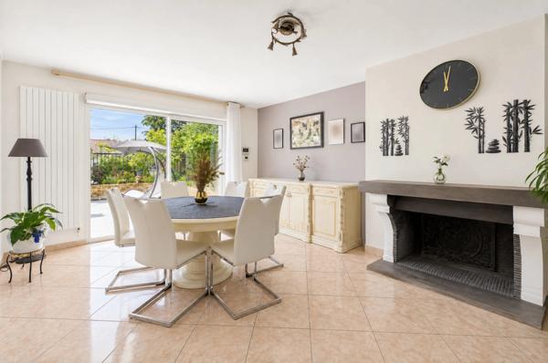Maison à vendre 10 pièces avec piscine a MONTFERMEIL (93)