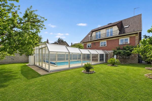 Maison à vendre 10 pièces avec piscine a MONTFERMEIL (93)