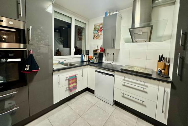 APPARTEMENT T3 POITIERS BALCON CAVE STATIONNEMENT