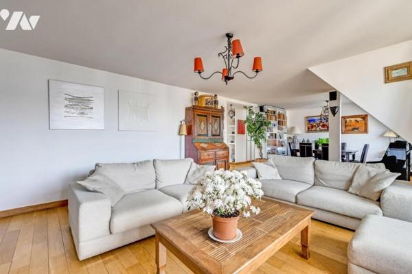Commerce – Appartement familial en dernier étage avec balcon