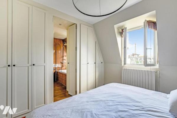 Commerce – Appartement familial en dernier étage avec balcon
