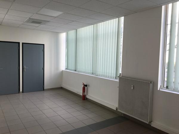 Local bureaux ou commerce à louer à Valence Polygone avec vitrine et rénovation récente