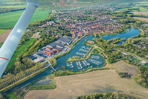 Houseboat 15 m habitable terrasse 2 moteurs neuf