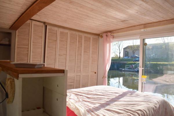 Houseboat 15 m habitable terrasse 2 moteurs neuf