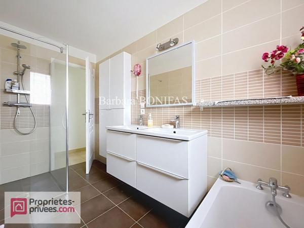 Maison plain pied  5 pièces 114 m2, double garage et jardin