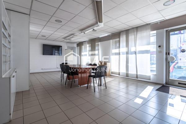 Immeuble avec local commercial et appartement, idéal investisseur ou activité professionnelle