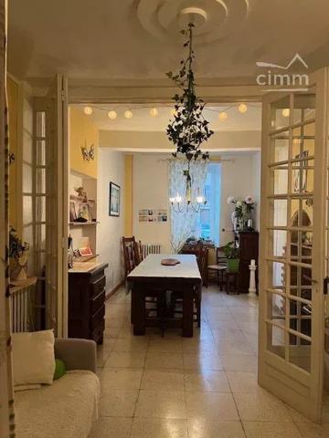 A vendre une bâtisse de 475 m² habitables, entièrement rénovée entre 2007 et 2010.
