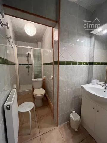 A vendre une bâtisse de 475 m² habitables, entièrement rénovée entre 2007 et 2010.