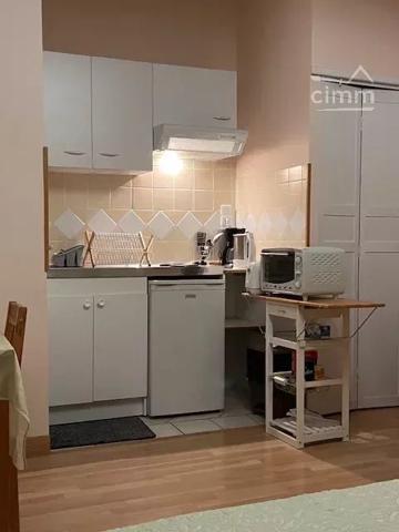 A vendre une bâtisse de 475 m² habitables, entièrement rénovée entre 2007 et 2010.
