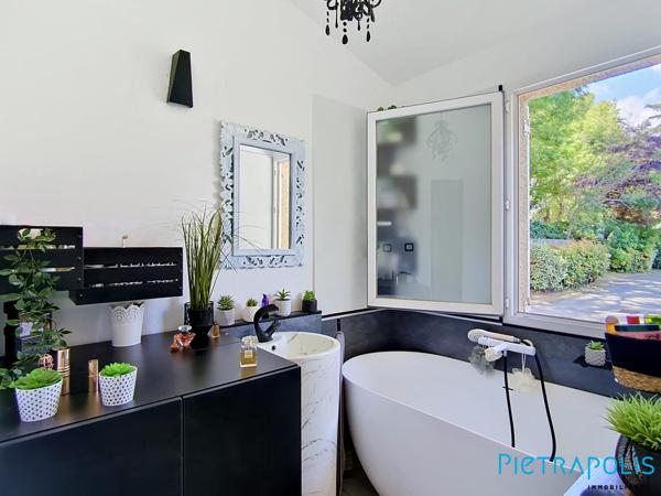 SETE: Maison de charme T2 en plain-pied, Jardin, Place de parking privative