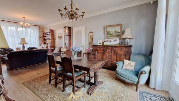 Maison La Genette - 5 chambres + bureau - Garage - Jardin d'accueil €967 200 ** - Référence ND661ED2