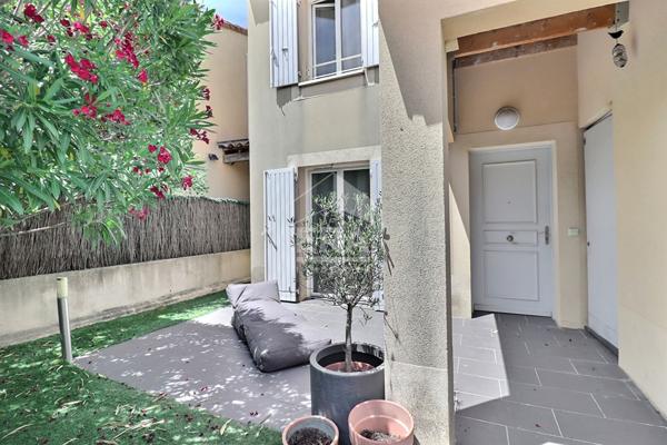 A VENDRE - MAISON T3 AVEC TERRASSE - SAINT CANNAT