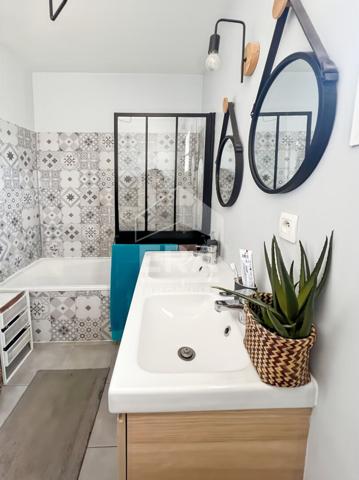 A VENDRE - MAISON T3 AVEC TERRASSE - SAINT CANNAT