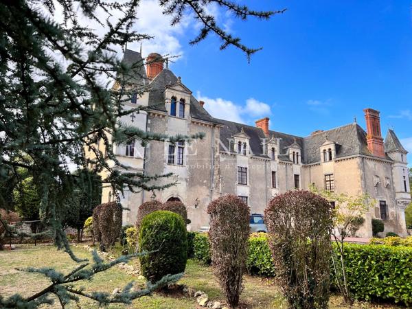 Château du XVIIe siècle à capacité hôtelière et évènementielle dans son parc de 16 hectares